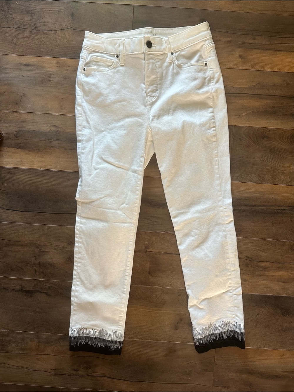White House Black Market Slim Crop Jeans Size 0 White Black Embroidered Hem
